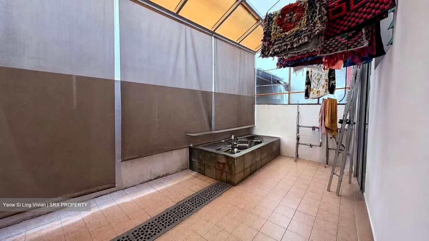 Chuan Loft (D19), Terrace #575940341